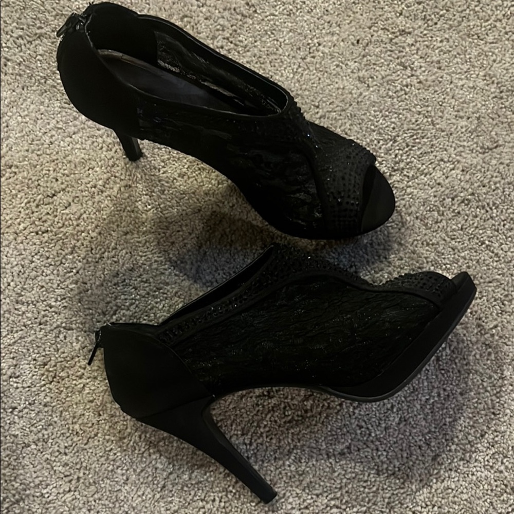 Elegant Black Lace Heels 9.5